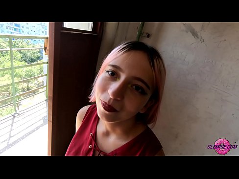❤️ Ikasle sentsuak arrotz bat zurrupatzen du kanpoaldean - Cum On His Face Kalitatezko sexua %eu.taxiklass.ruan ❤